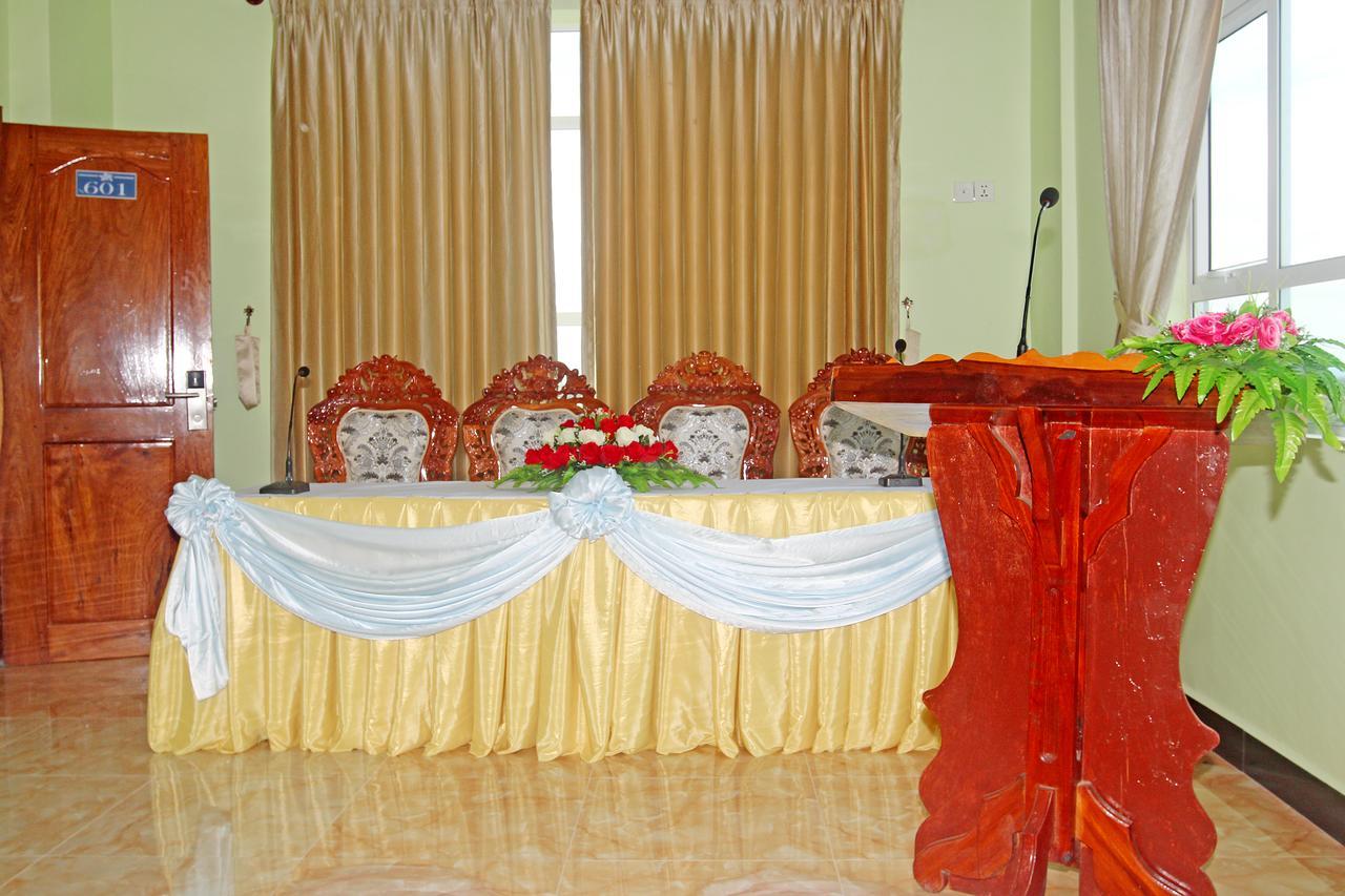 Jasmine Hotel& Sky Bar Battambang Buitenkant foto