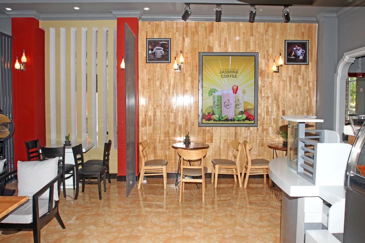 Jasmine Hotel& Sky Bar Battambang Buitenkant foto