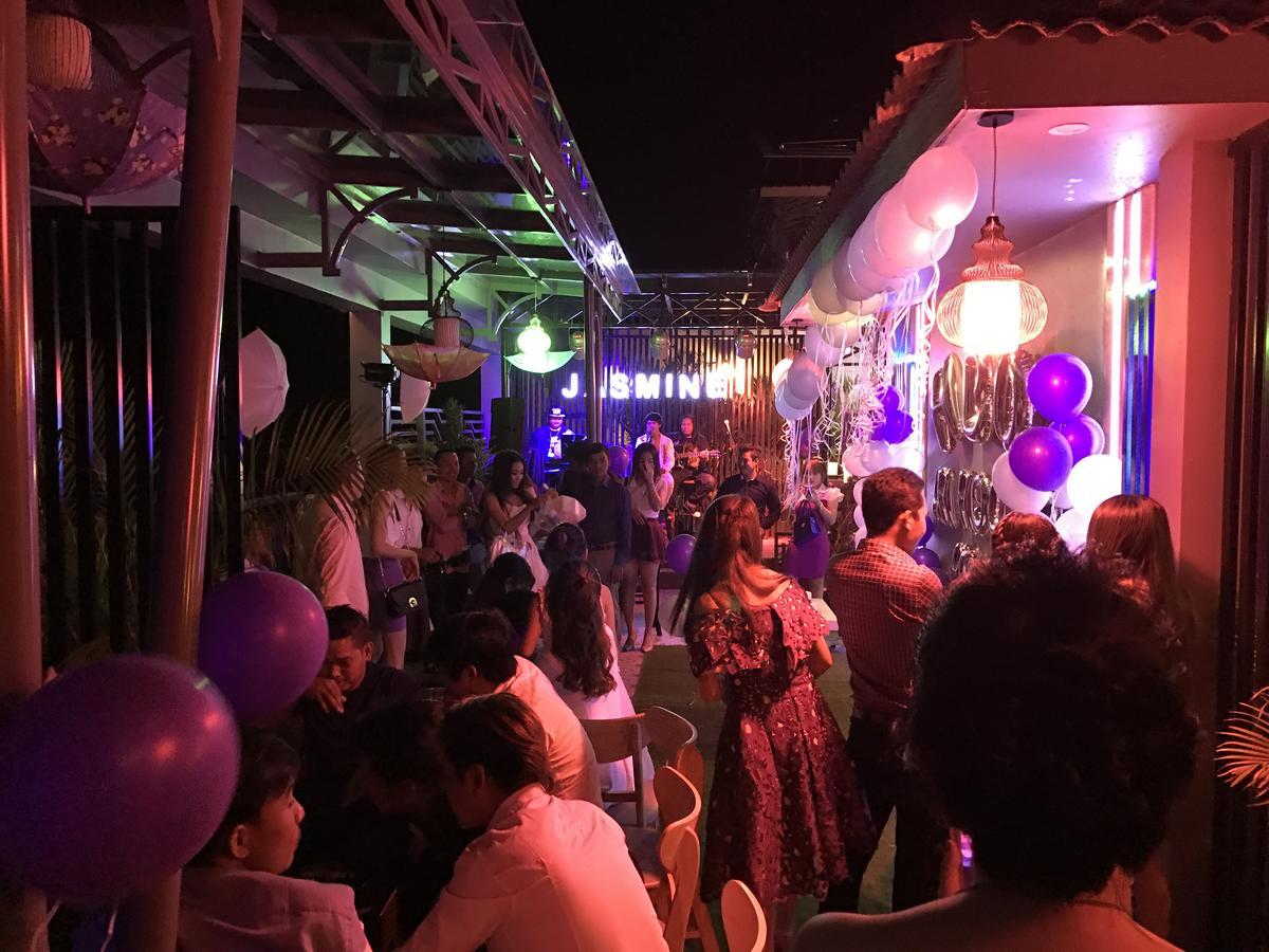 Jasmine Hotel& Sky Bar Battambang Buitenkant foto