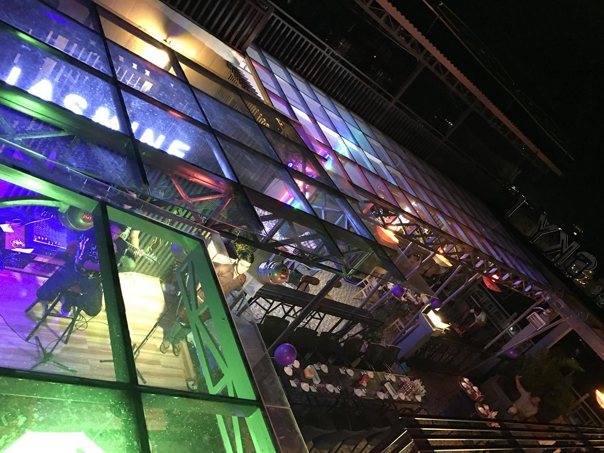 Jasmine Hotel& Sky Bar Battambang Buitenkant foto