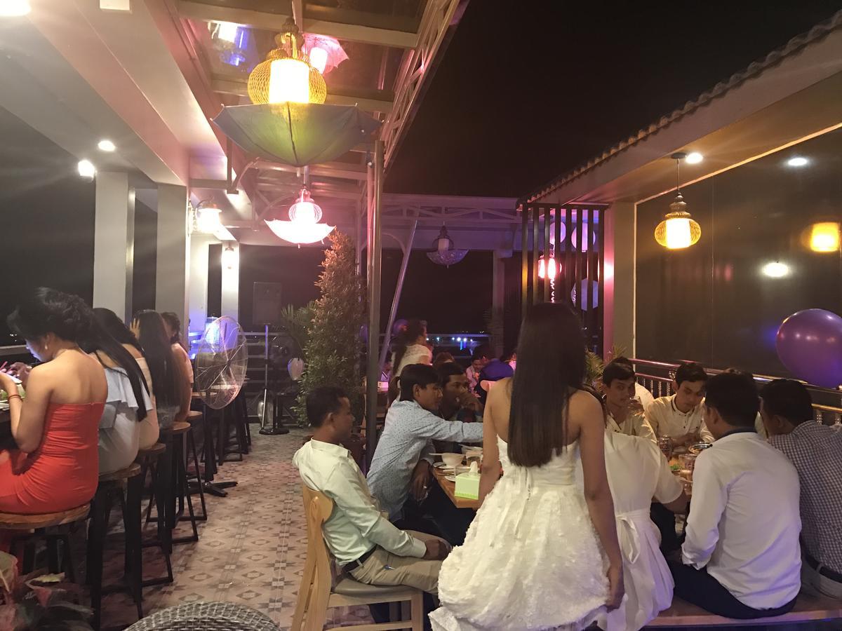 Jasmine Hotel& Sky Bar Battambang Buitenkant foto
