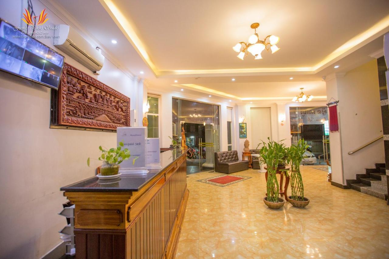 Jasmine Hotel& Sky Bar Battambang Buitenkant foto