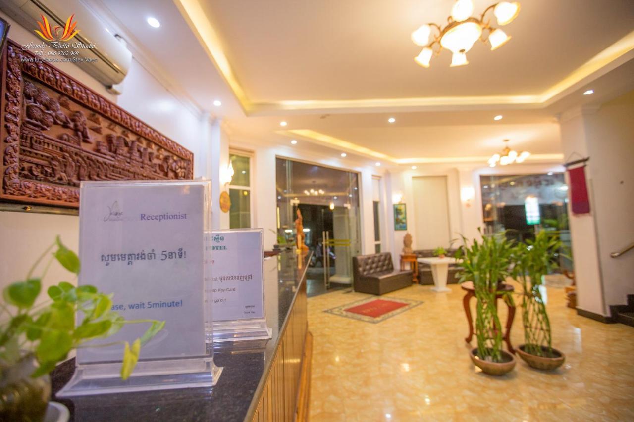 Jasmine Hotel& Sky Bar Battambang Buitenkant foto