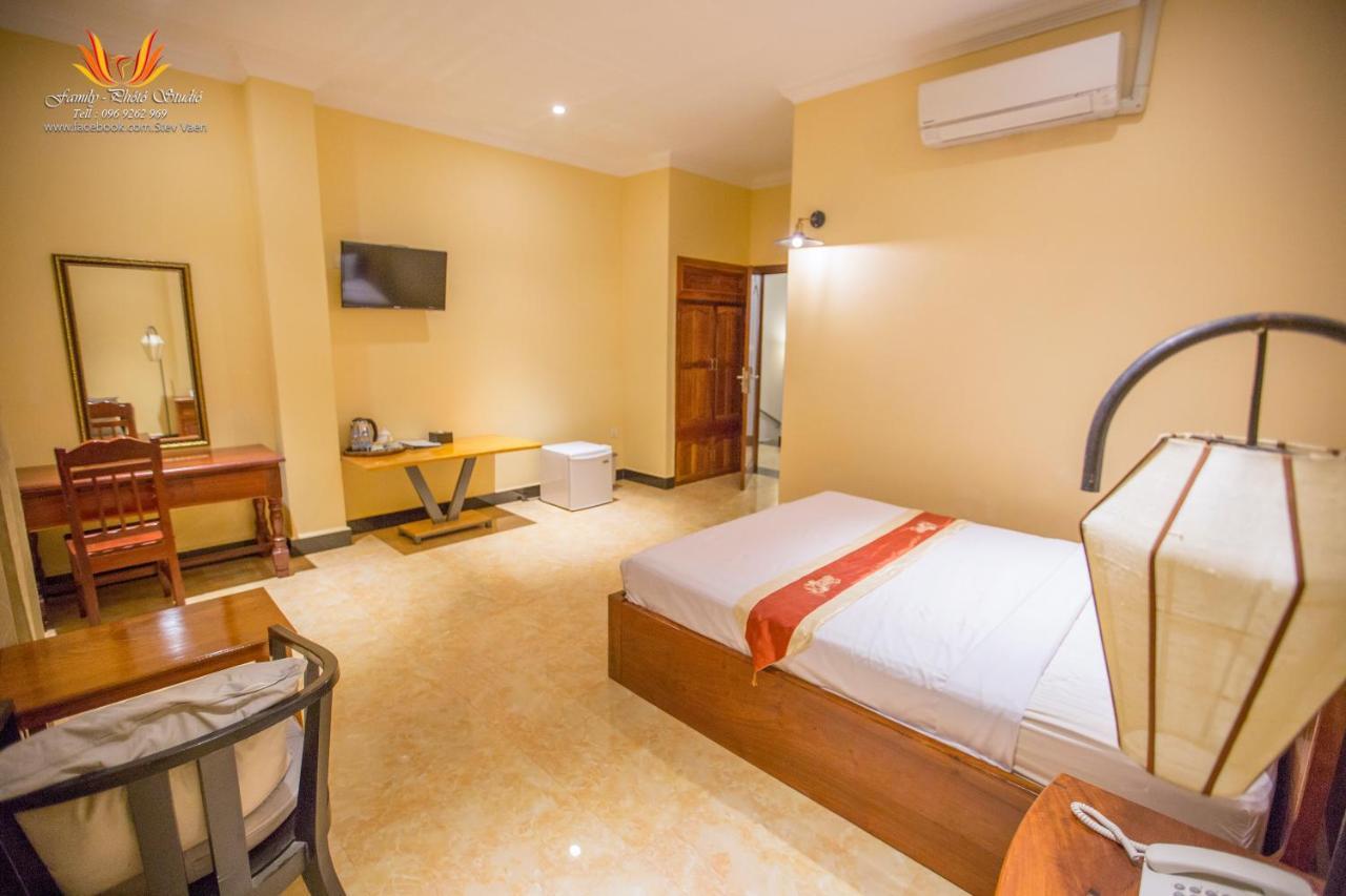 Jasmine Hotel& Sky Bar Battambang Buitenkant foto
