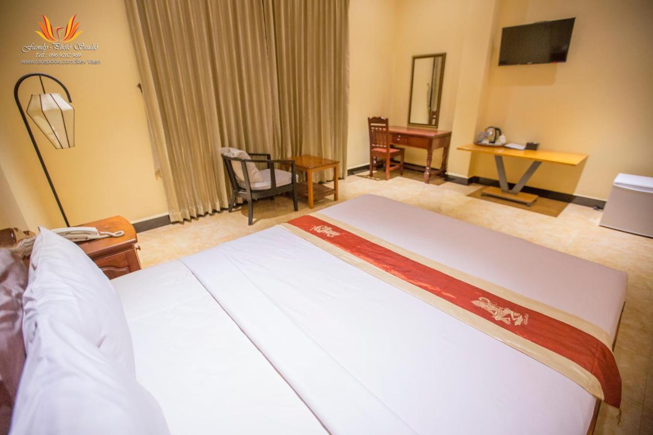 Jasmine Hotel& Sky Bar Battambang Buitenkant foto